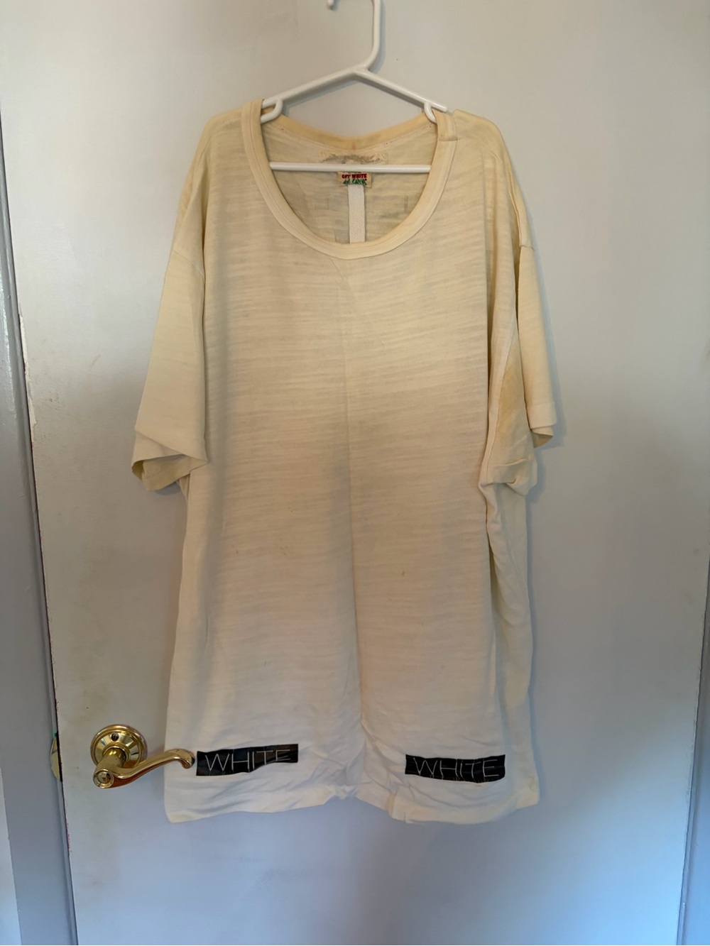 Men’s Oversized Off-White T-Shirt Size Large